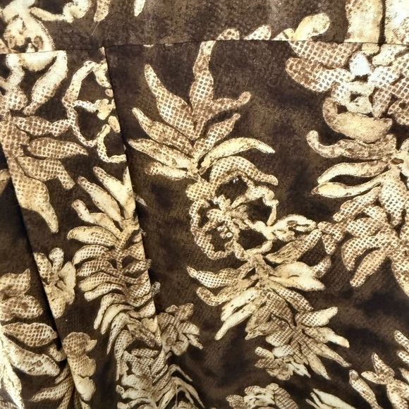 Hilo Hattie Hawaiian Shirt Size M Brown Tropical Beach Luau BBQ Coconut Buttons - Picture 7 of 7